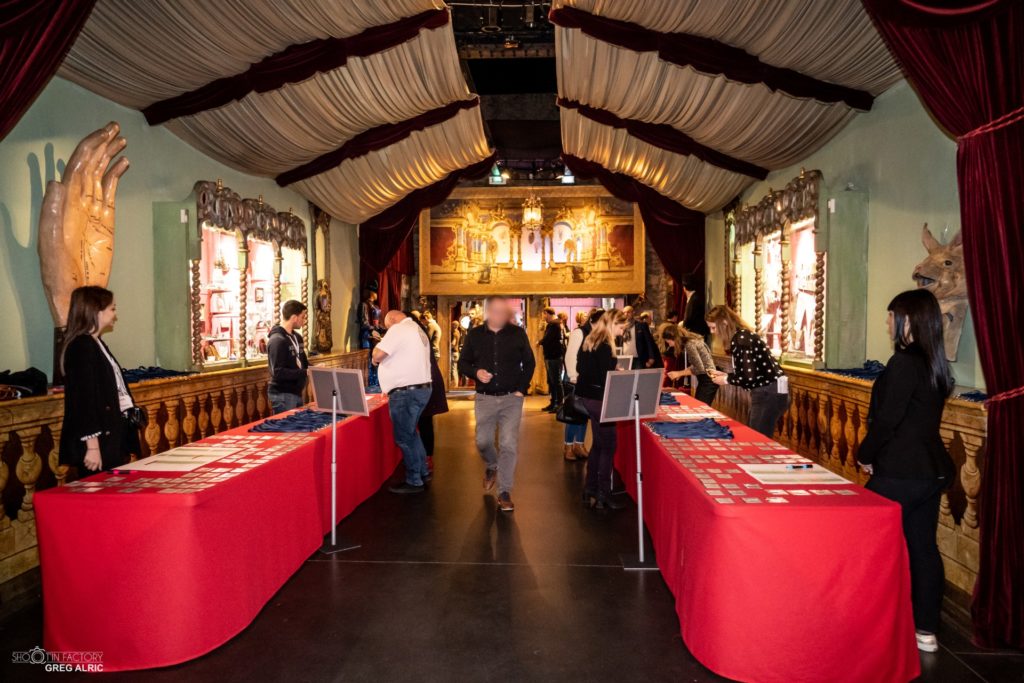 Accueil des clients lors d'un séminaire au théâtre du merveilleux à Paris