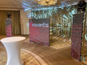 Plateau télé Revents installé pour une convention digitale